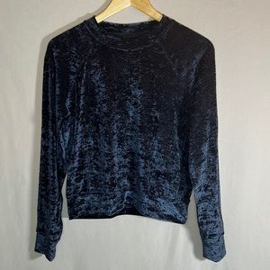 Lululemon size 8 black crushed velvet long-sleeved top - like new